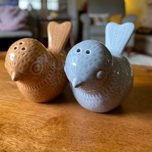 Cute tan and grey salt and pepper shakers